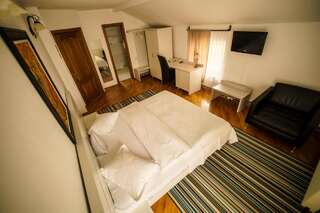 Отель Vila Belvedere Галац Улучшенный номер с кроватью размера «king-size»-3